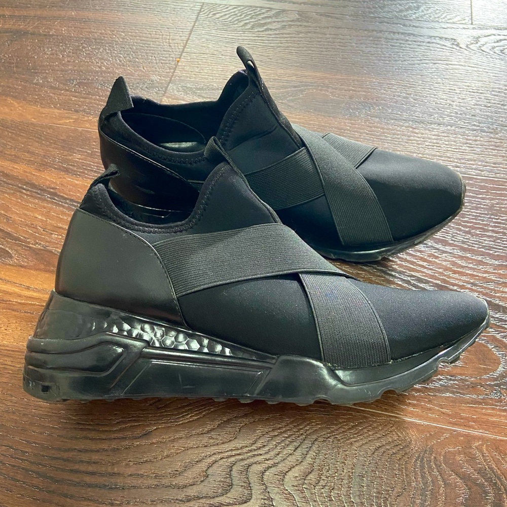 Steve Madden sneakers - size 9